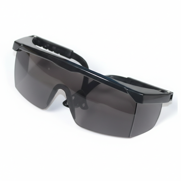 Kính bảo hộ Việt Nam màu đen chống tia UV, chống trầy xước K126