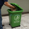Thùng rác nhựa HDPE 60L siêu bền, màu xanh R102