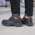 Giày bảo hộ lao động XP giá rẻ mũi thép đế thường G126, Size 41