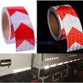Cuộn decal dán phản quang mũi tên đỏ nền trắng cảnh báo an toàn PQ15 