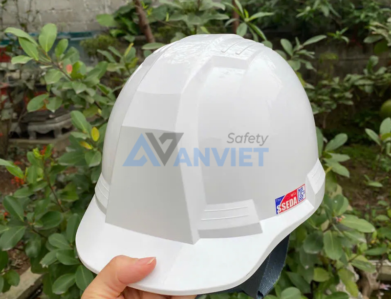 Mũ bảo hộ lao động.