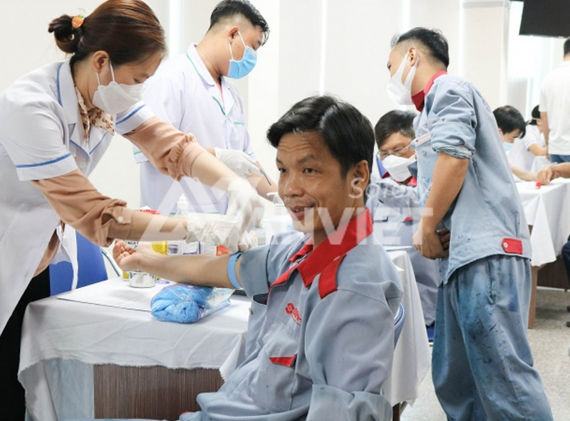 Kiểm soát sức khỏe và tâm lý người lao động.