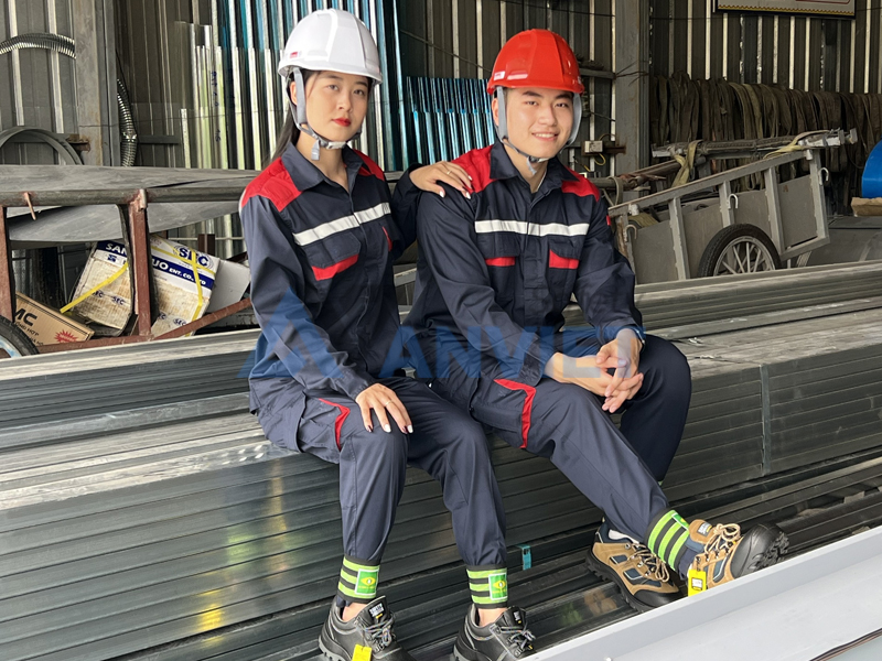 Lời khuyên khi đặt may quần áo bảo hộ nữ chất lượng, phù hợp.