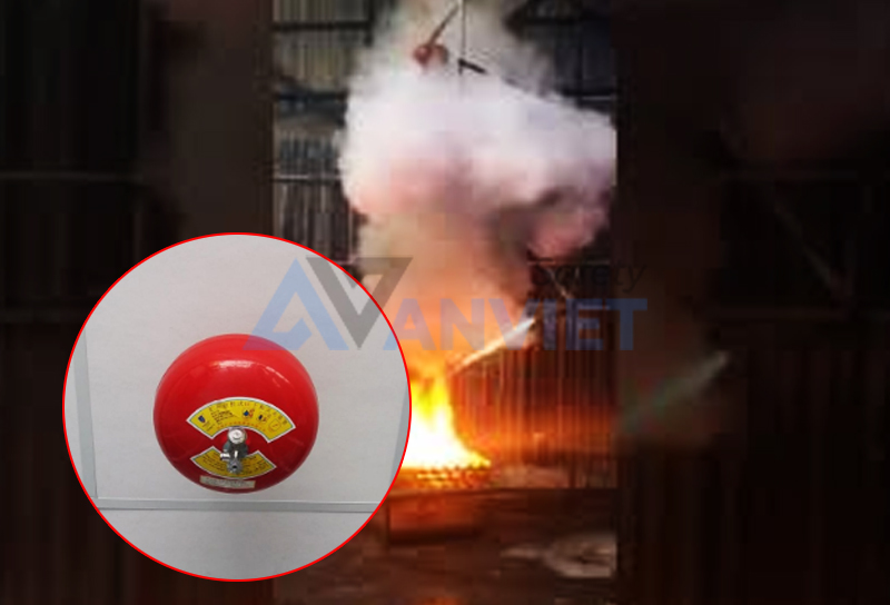 Quả cầu chữa cháy tự kích hoạt dập lửa.