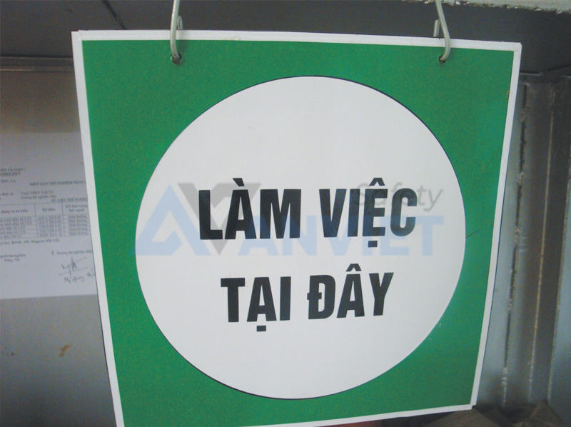 Biển báo dùng để định vị đúng khu vực được phép thi công.