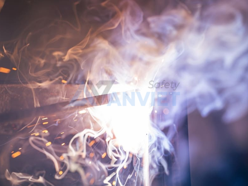 Tìm hiểu hiện tượng hồ quang điện.