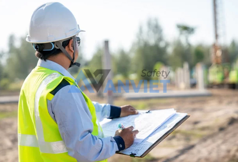 Thực hiện đánh giá rủi ro vệ sinh lao động đúng cách, đúng quy định.