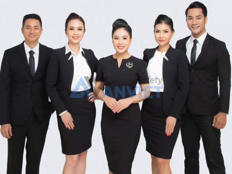 Áo đồng phục công ty màu đen ngành dịch vụ khách hàng.