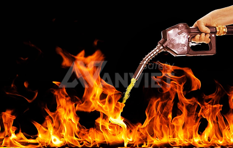 Đám cháy xăng dầu xảy ra do nhiều nguyên nhân.
