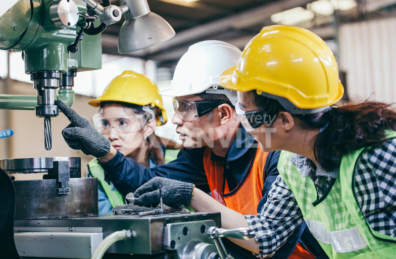 Huấn luyện, giám sát an toàn lao động và cải tiến định kỳ.