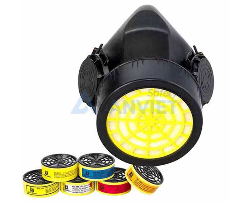 Chọn mặt nạ bảo hộ phun thuốc trừ sâu phù hợp công việc.