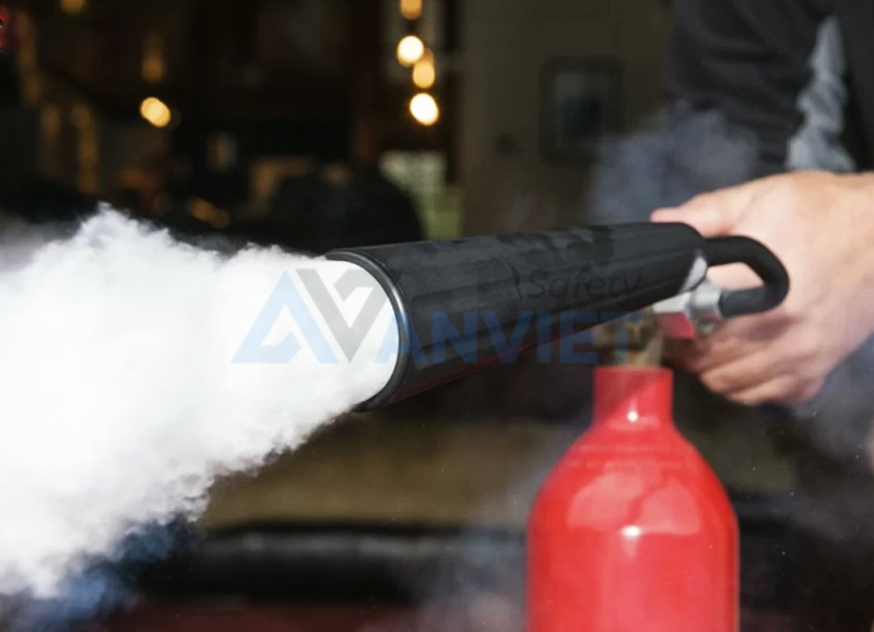 Cơ chế chữa cháy của bình chữa cháy khí CO2.