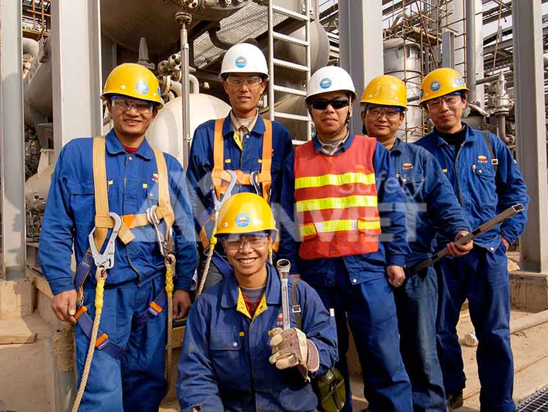Người lao động cần chủ động trong việc được cấp phát đồ bảo hộ lao động.