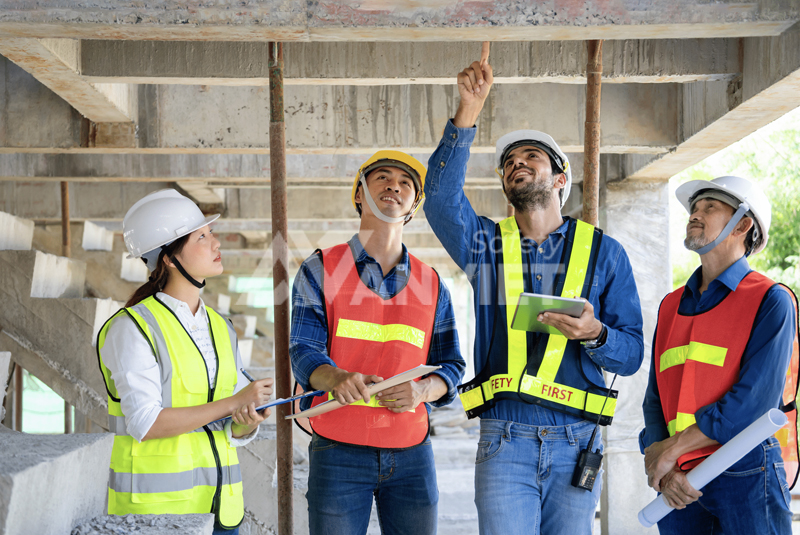 Huấn luyện và phổ biến quy định an toàn lao động tại công trường.