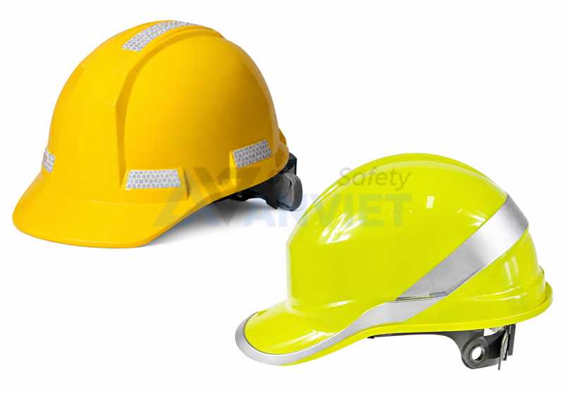Các loại mũ bảo hộ có dán phản quang phổ biến.