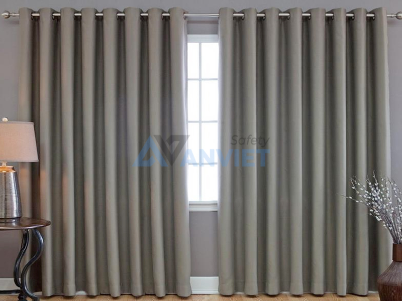 Rèm cửa chất liệu vải thô.