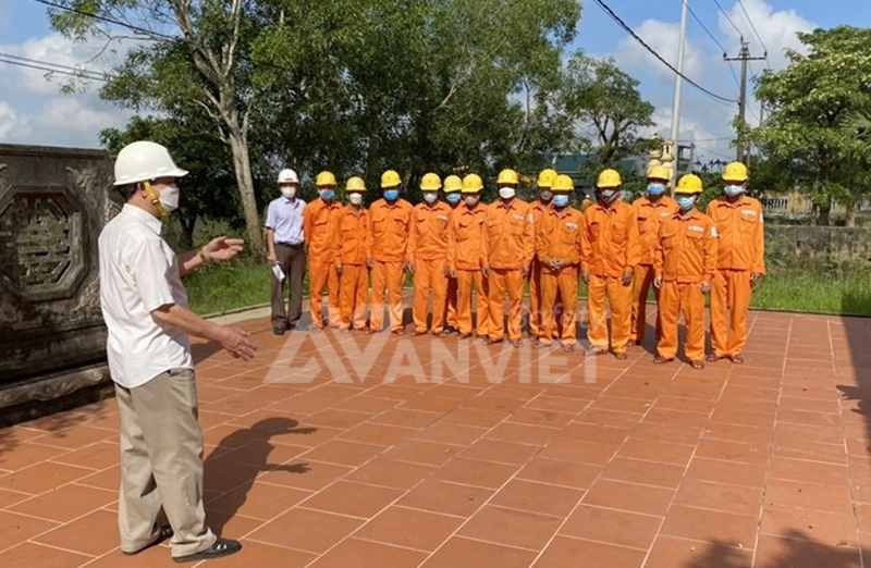 Nhóm người làm công tác an toàn vệ sin.h lao động