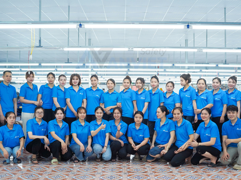 Đồng phục áo thun cá sấu thiết kế cho doanh nghiệp.