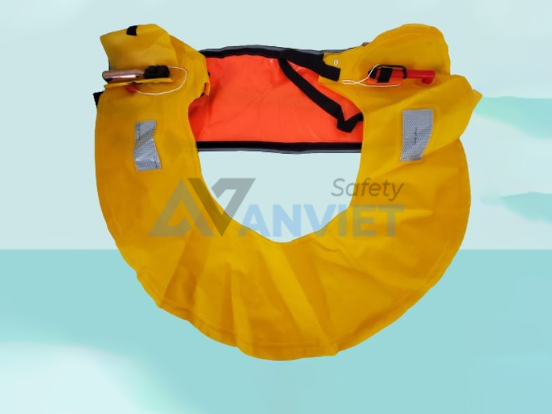 Áo phao tự thổi mang lại nhiều lợi thế rõ rệt so với áo phao mút xốp truyền thống.