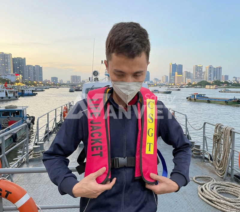 Lựa chọn áo phao cứu sinh tự thổi.