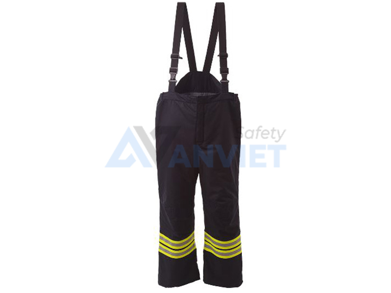 Chất liệu phổ biến may quần bảo hộ nữ: Vải chống cháy.