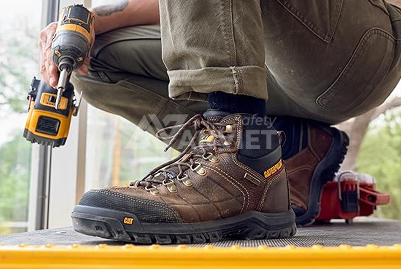 Giày bảo hộ Caterpillar được ứng dụng trong đa dạng ngành nghề.