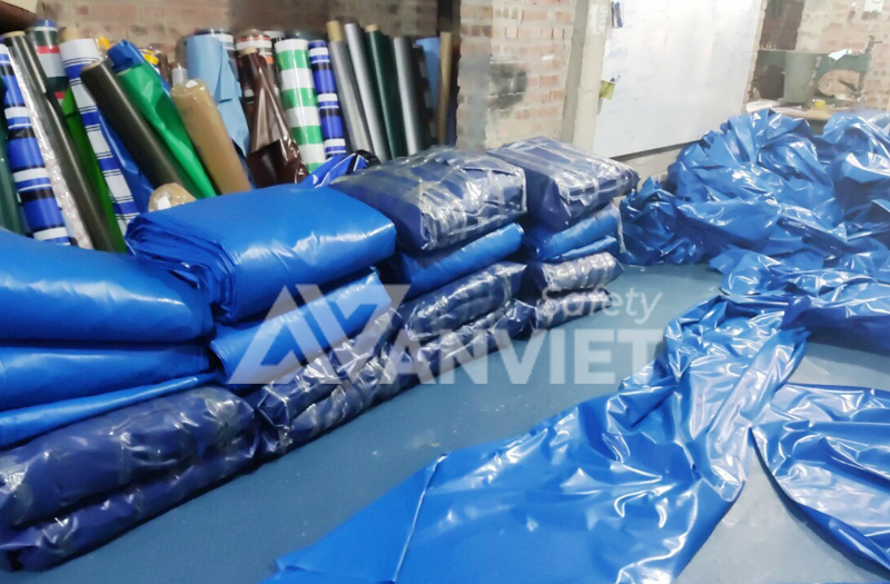 Bạt xây dựng chất liệu vải polyester.
