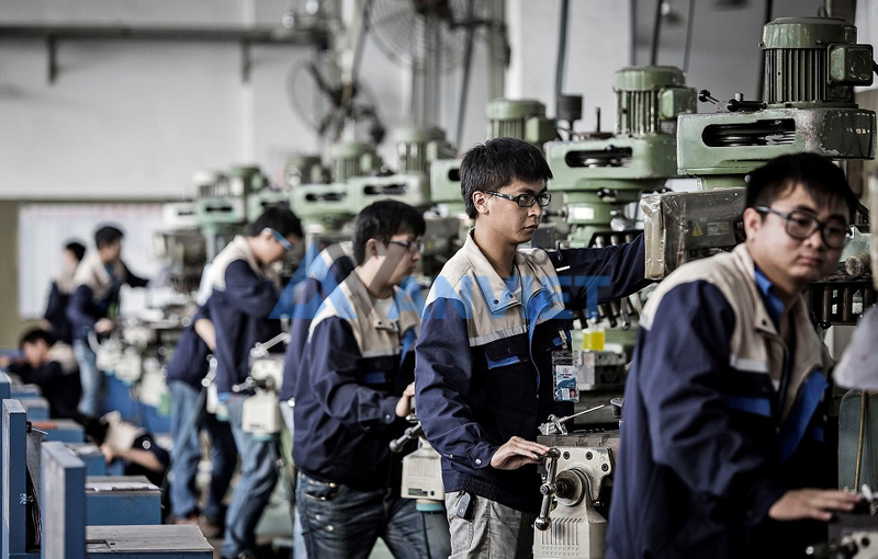 Nâng cao nhận thức và đào tạo nhân sự trong hoạt động xả thải và thu gọn rác thải trong hoạt động lao động.