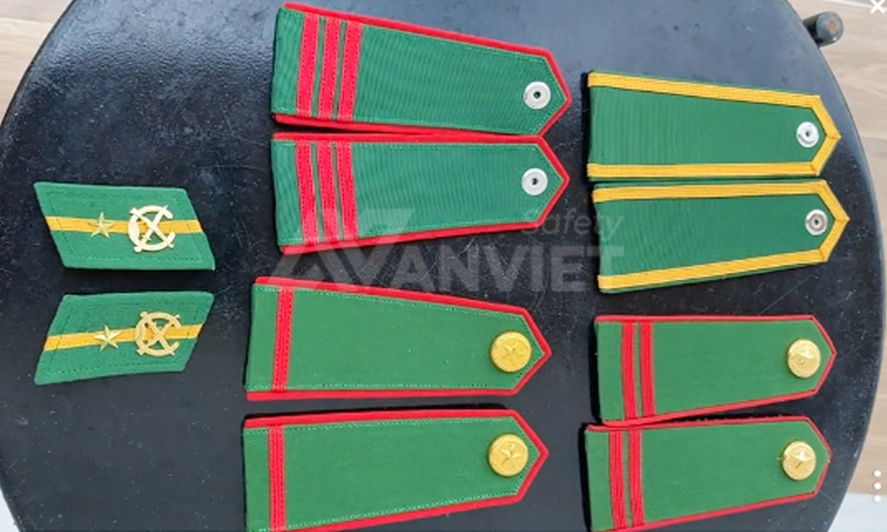 Cầu vai biên phòng được thiết kế theo đúng quy định của Bộ Quốc phòng.