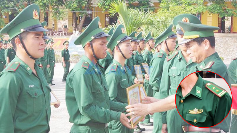 Cầu vai biên phòng (cấp hiệu vai) được sử dụng riêng cho lực lượng Bộ đội Biên phòng Việt Nam.