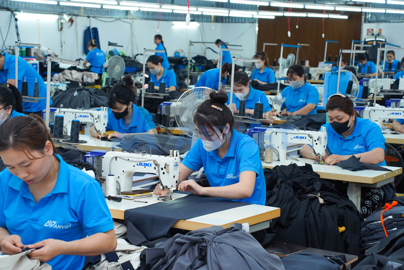 Chọn đơn vị may đồng phục nhân viên bán hàng uy tín.