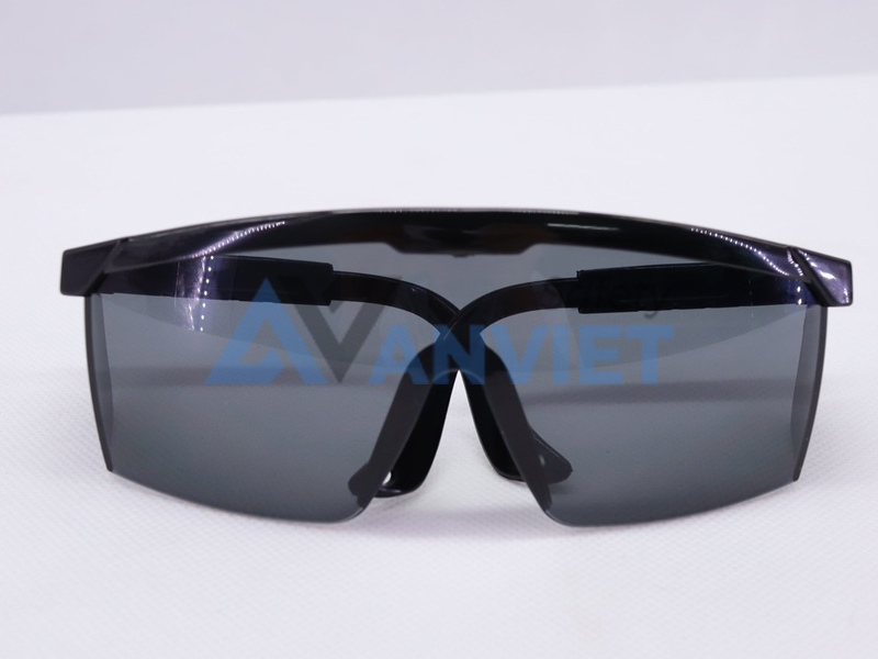 Kính bảo hộ lao động Everest EV105.