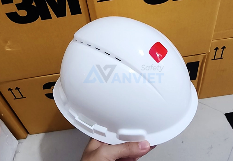 Mũ bảo hộ 3M với chất liệu cao cấp, bền bỉ.