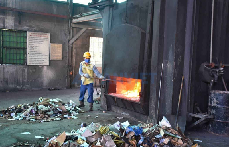 Xử lý rác thải công nghiệp bằng phương pháp nhiệt cao.