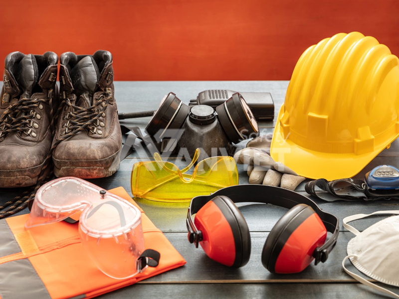 Thiết bị bảo hộ cá nhân (PPE).
