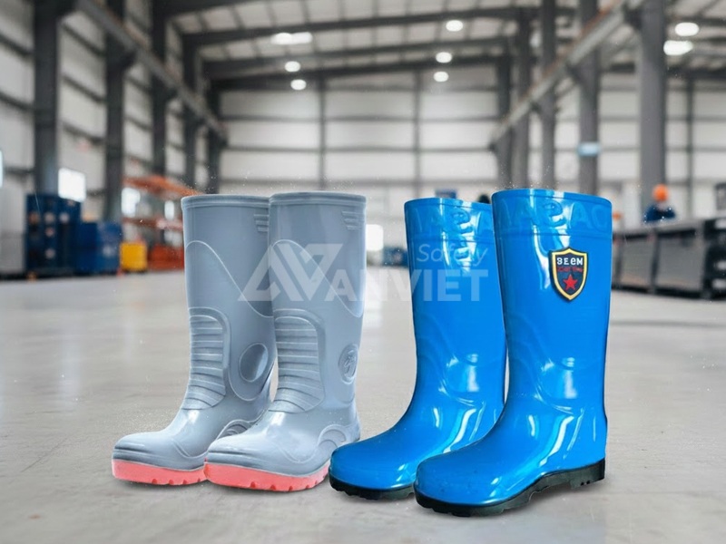Ủng bảo hộ đạt chuẩn an toàn lao động.