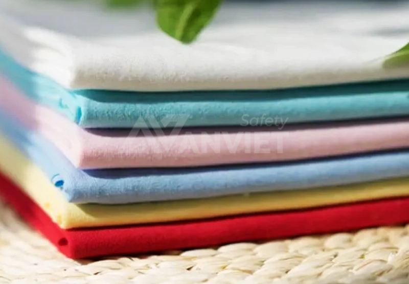 Vải thô bền bỉ, tiện dụng, mang vẻ đẹp mộc mạc tự nhiên.