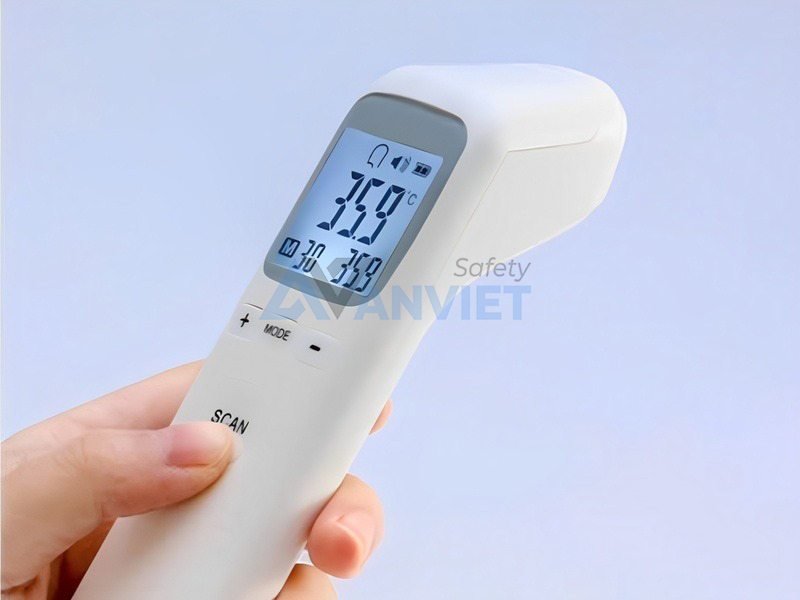 Màn hình chính là một trong những yếu tố quan trọng khi lựa chọn máy đo thân nhiệt