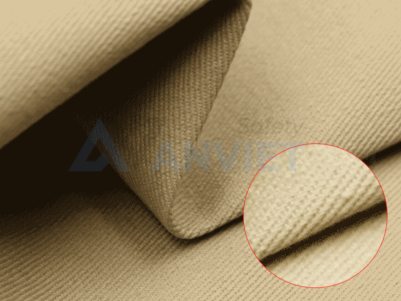 Vải Ford được dệt từ sợi cotton và polyester.