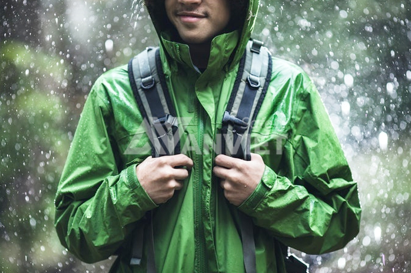 Chọn áo mưa cao cấp chống thấm nước phù hợp.