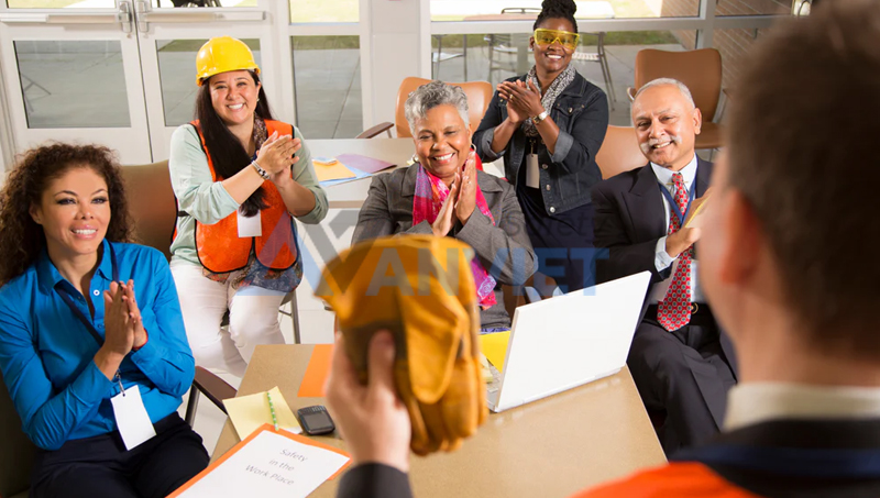 An toàn lao động nhóm 4 đối với người lao động.