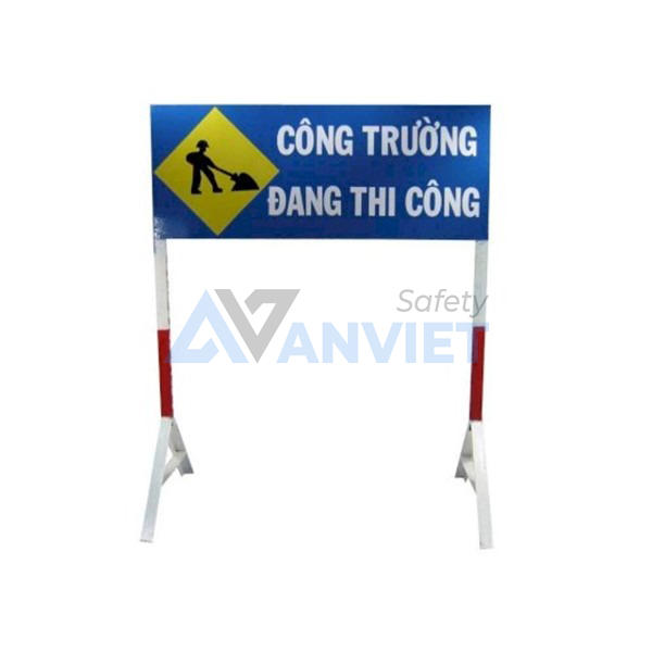 Được làm từ tole tráng kẽm bền bỉ, chống gỉ sét và chịu được thời tiết khắc nghiệt. 