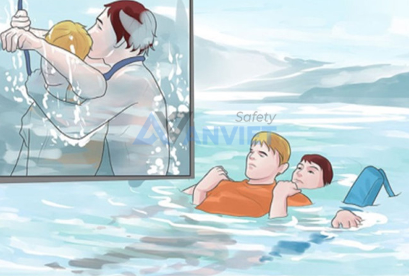 Học kỹ năng sơ cấp cứu đuối nước cơ bản.