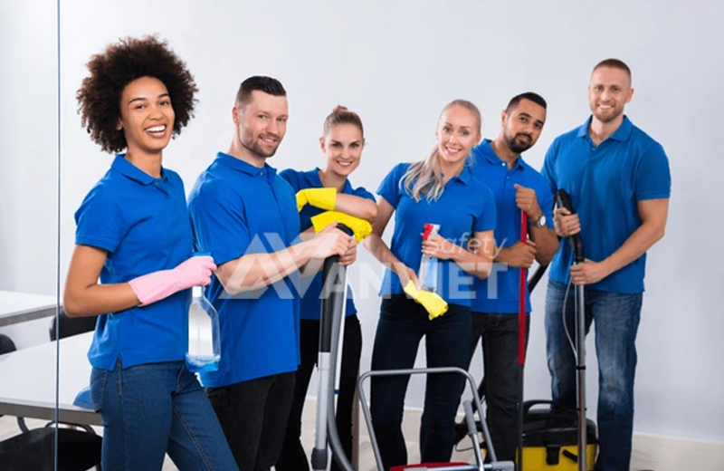 Chọn mua đồng phục nhân viên vệ sinh đạt chuẩn, phù hợp.