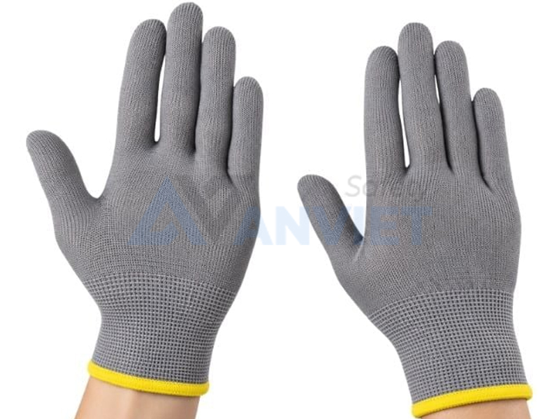 Găng tay chất liệu Nylon pha sợi Carbon.