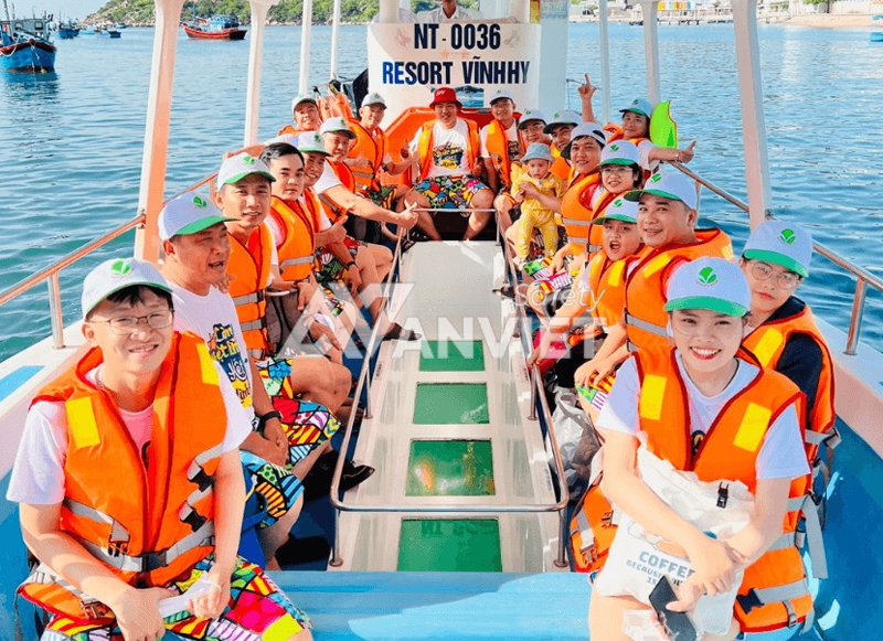 Sử dụng thiết bị bảo hộ đạt chuẩn.