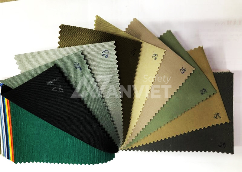 Xem xét nhãn mác để xác định loại vải.