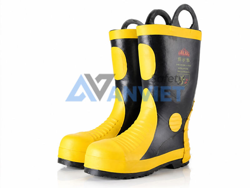 Xem xét mức điện áp bảo vệ thực tế của ủng cách điện cao áp.