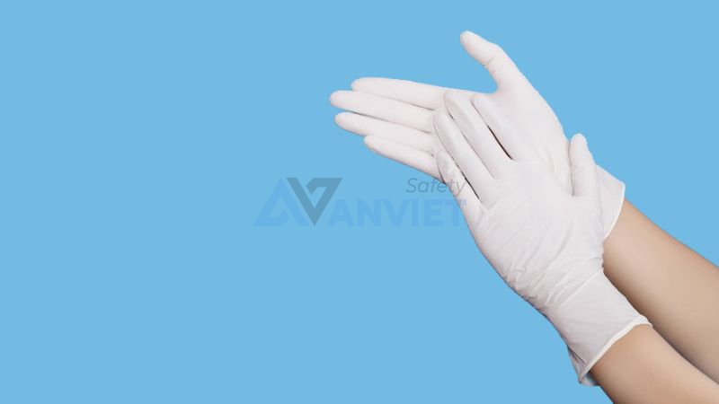 Găng tay y tế VGlove có thiết kế mỏng nhẹ, ôm sát bàn tay tăng độ linh hoạt khi thao tác