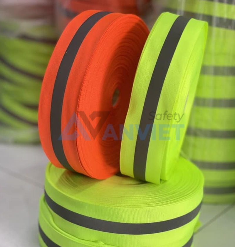 Chọn mua dây phản quang cuộn 50m và 100m cho phù hợp.